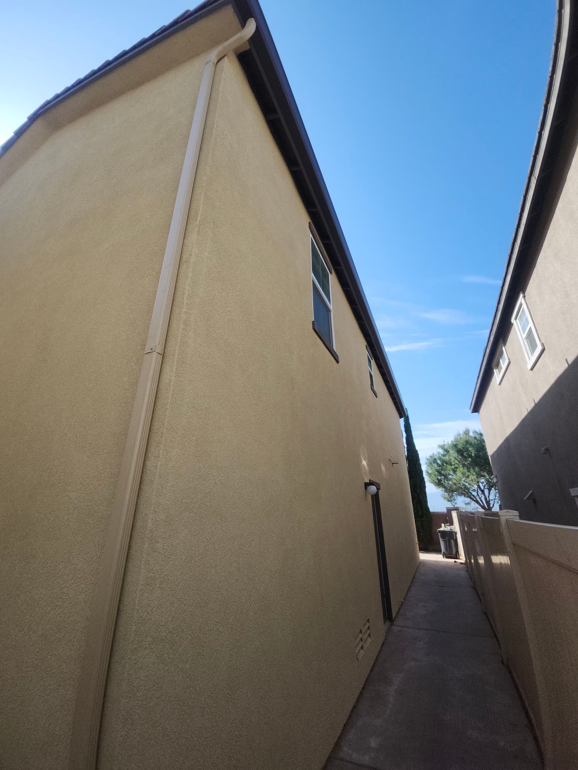 6-Inch K-Style Aluminum Gutter Install in Chino image