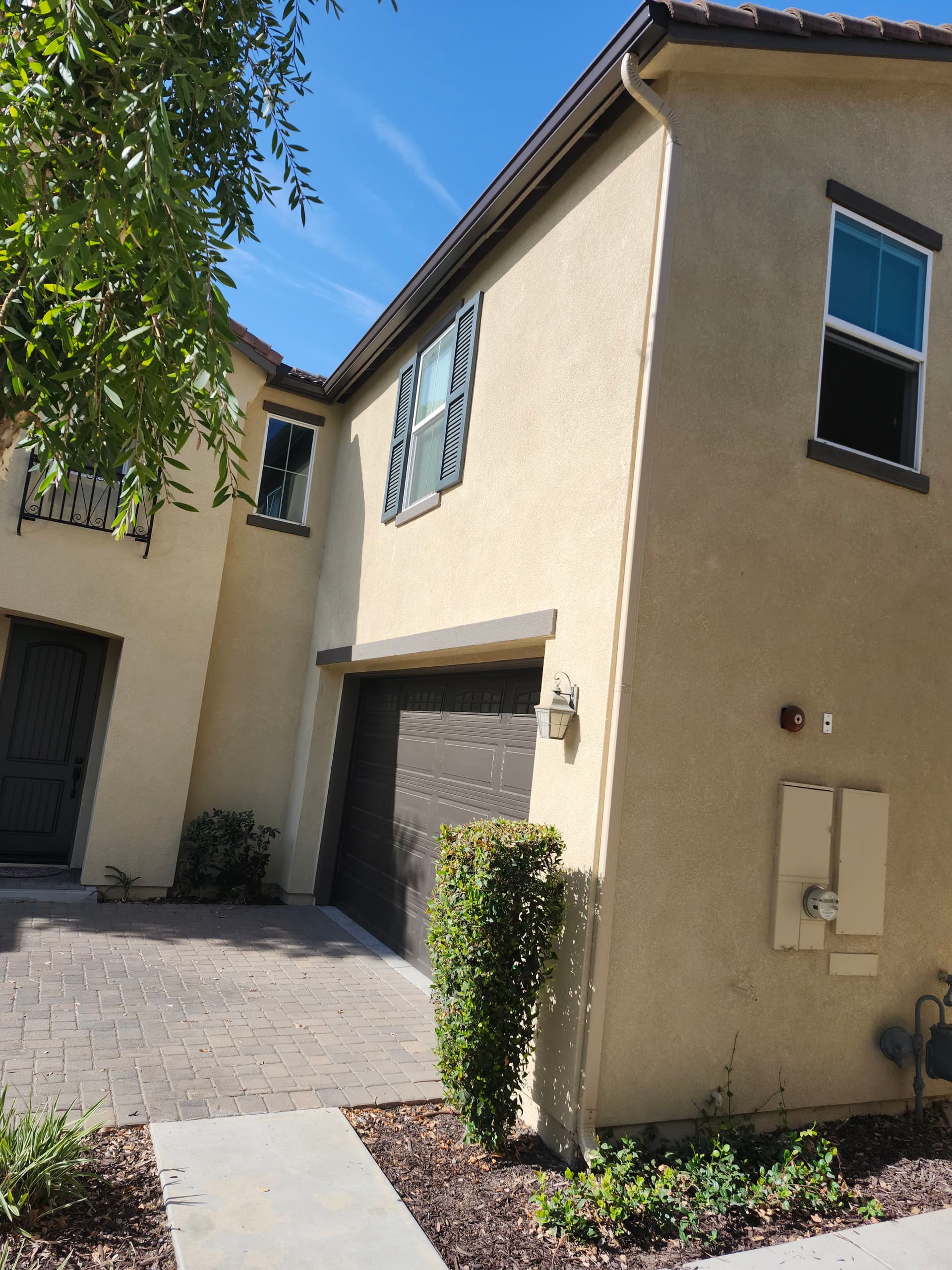 Gallery photos for 6-Inch K-Style Aluminum Gutter Install in Chino: Image #1